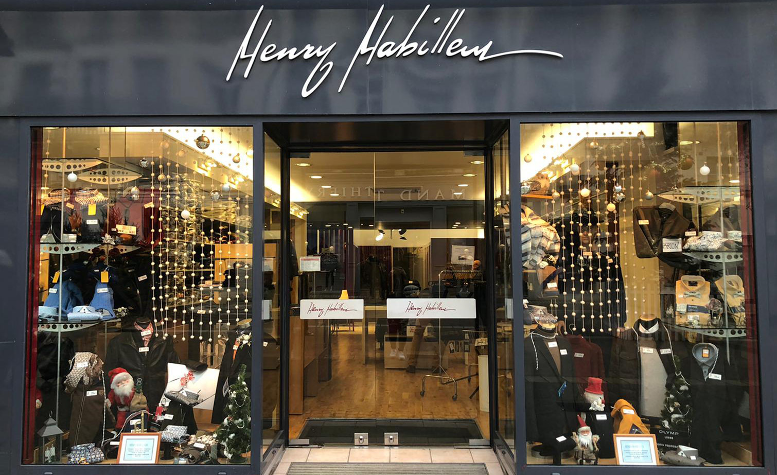 Illustration de Henry habilleur